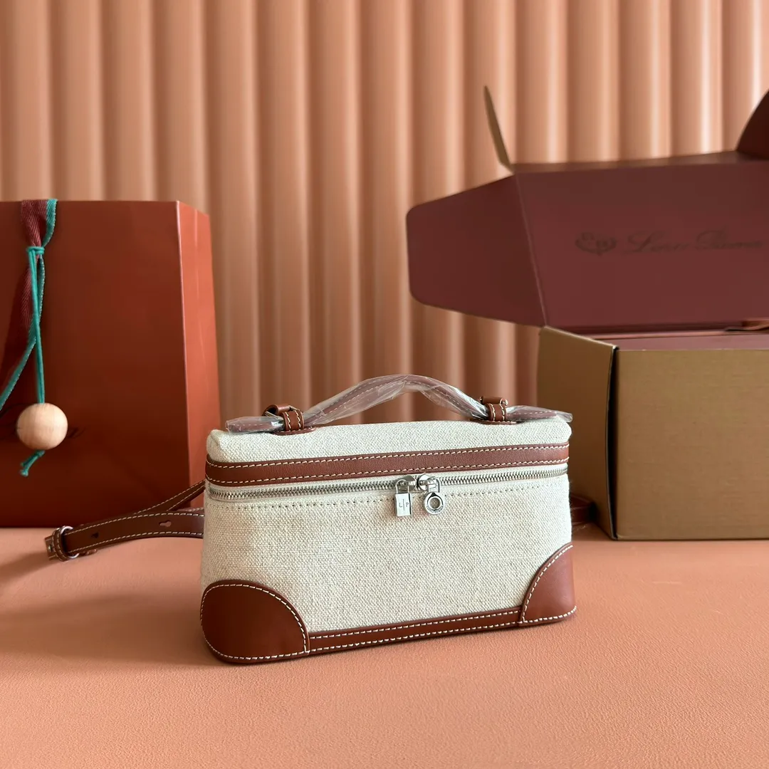 p1160💋💋💋【Original leather all-steel configuration counter complete package】 𝐋𝐨𝐫𝐨 𝐏𝐢𝐚𝐧@ Extra pocket L19 series handbag/crossbody bag The most comfortable life is when it is not defined, just like loro The material design of pian@ does not require complicated design styles. The simple and soft outline is elegant and durable, like an exquisite cosmetic case, which perfectly balances appearance and functionality. The leather is delicate and feels as soft as butter. The small bag has a large capacity. It is not only portable with a thin shoulder strap, but can also be worn cross-body. Sisters who have a special liking for minimalist style can buy it. It is simple and versatile. The simpler, the more different. Stars and Instagram celebrities are all planting it. There are two sizes of 19 cm and 27 cm. One is exquisite and casual, and the other is elegant and grand. Size: Small: length 19×width 7×height 12cm (